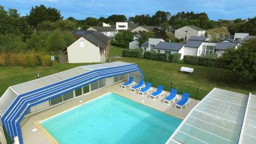 Bazén v ubytování VVF Piriac-sur-Mer Bretagne Sud nebo v jeho okolí