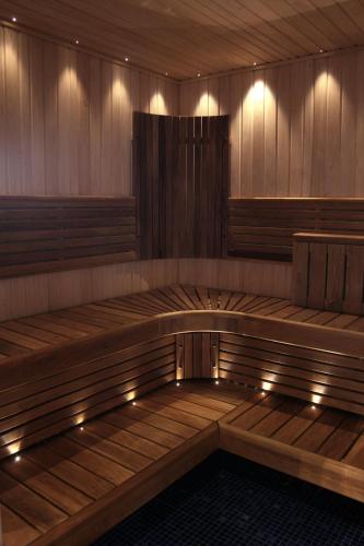 a empty sauna with wood paneling and lights in it at Lannalodge in Vintrosa