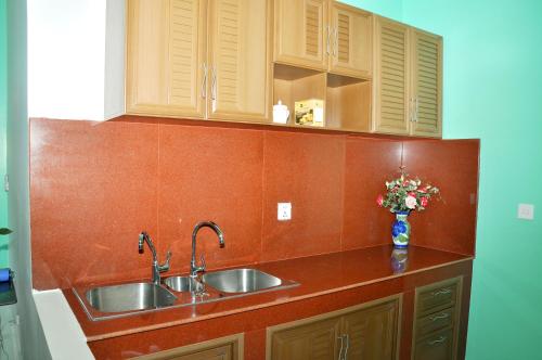 Virtuvė arba virtuvėlė apgyvendinimo įstaigoje Vimean Sovannaphoum Resort