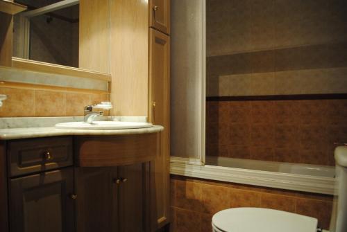 a bathroom with a sink and a toilet at APARTAMENTOS RIO MORA 2 in Mora de Rubielos