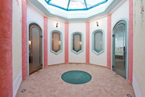 a room with red and white walls and a ceiling with mirrors at Hotel Cristallo in Andalo