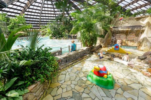 Kolam renang di atau dekat dengan Center Parcs De Kempervennen Eindhoven