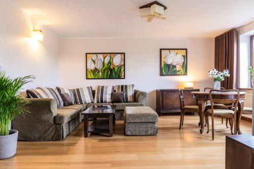 Riverside Apartment plus Parking