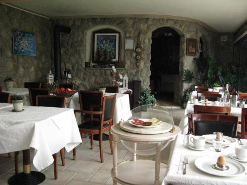 Reštaurácia alebo iné gastronomické zariadenie v ubytovaní Bed and Breakfast Villa Iris
