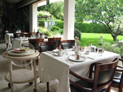 a dining room with a table and chairs with white table cloth at Bed and Breakfast Villa Iris in Mošćenička Draga