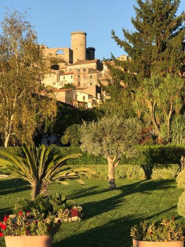 a green yard with trees and plants and buildings at Il Casale di Riardo Luxury B&B in Riardo