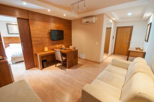 Televisyen dan/atau pusat hiburan di Jacques Georges Tower