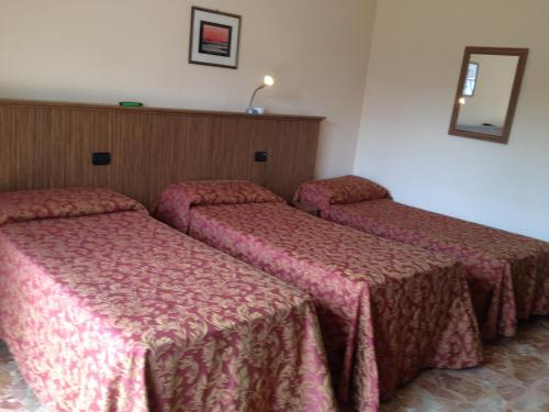 Una cama o camas en una habitación de York