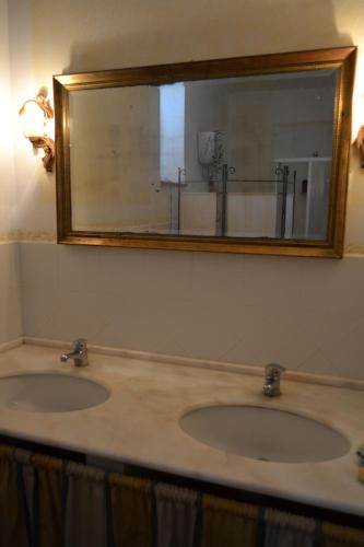 A bathroom at Casale Montemoro
