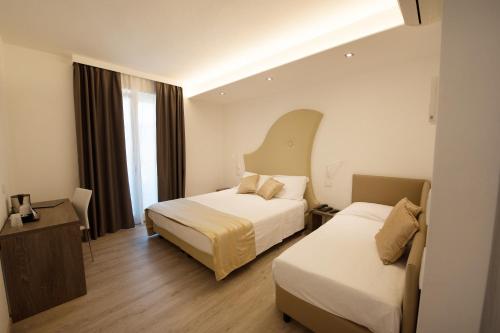 Gallery image of Hotel Italia in Garda