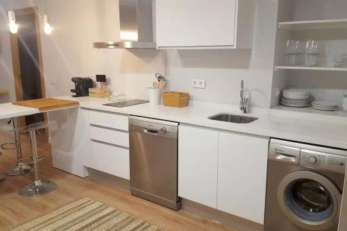A kitchen or kitchenette at Luxury Apartment Merced