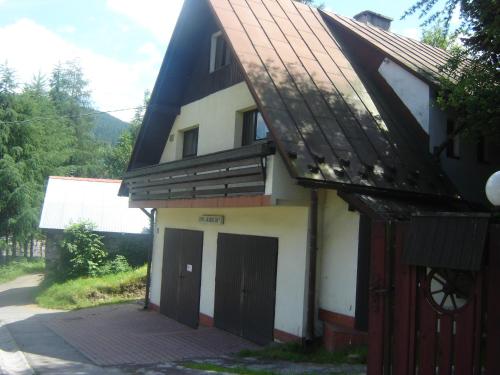 a house with a gambrel roof with two doors at Ośrodek Wczasowy Wierchy in Korbielów