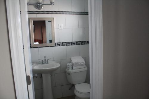 a bathroom with a toilet and a sink at Beachside Resort in Wildwood