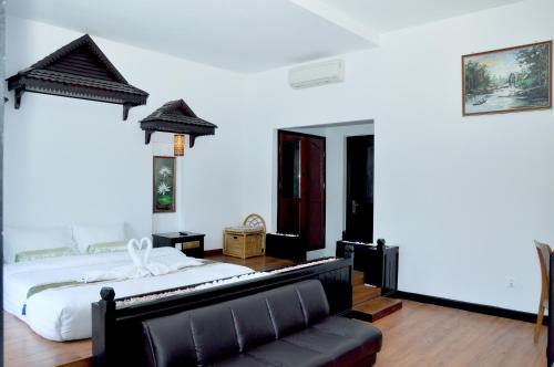 Ein Bett oder Betten in einem Zimmer der Unterkunft Vimean Sovannaphoum Resort