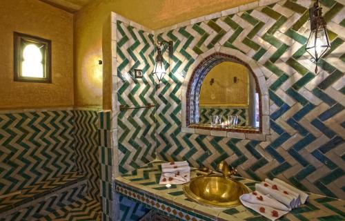 Ванная комната в Hotel Kasbah Le Mirage & Spa