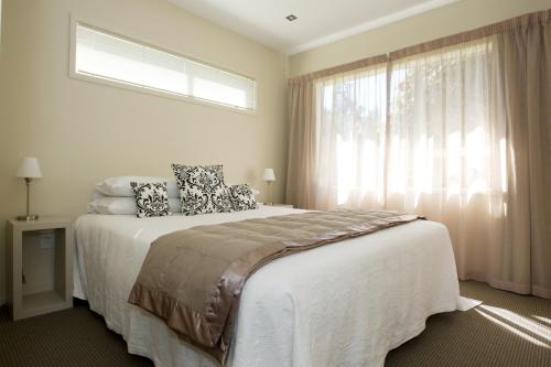 Giường trong phòng chung tại Ratanui Villas