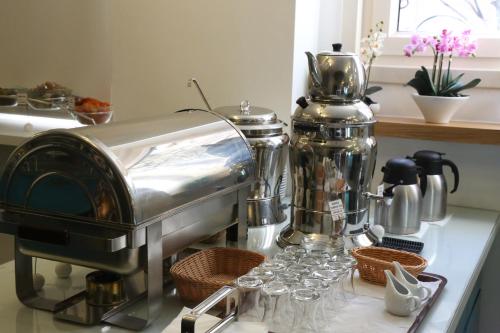 Tetera y cafetera en Katelya Hotel