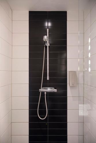 Salle de bains dans l'établissement Donners Hotell