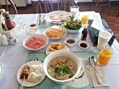 Jídlo v hotelu nebo okolí