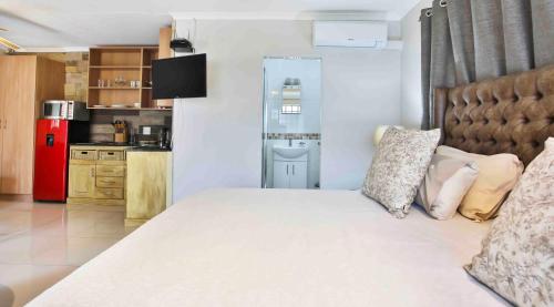 Dapur atau dapur kecil di Accommodation at Vans No Loadshedding