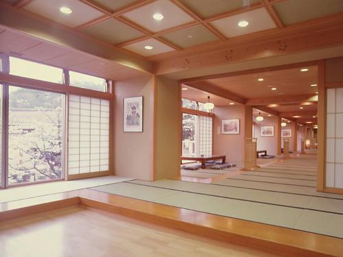 an empty room with a large window in a building at Kotohira Grand Hotel Sakuranosho in Kotohira