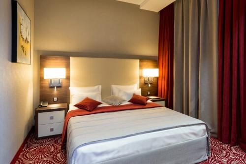 Postel nebo postele na pokoji v ubytování Hotel Senator