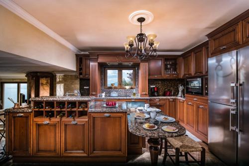 Kuchyň nebo kuchyňský kout v ubytování Villa Bella Mare, Wine Dark Sea Villas