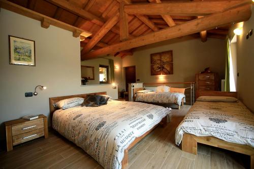 Posteľ alebo postele v izbe v ubytovaní CHALETS MONGIOIE Pra di Roburent