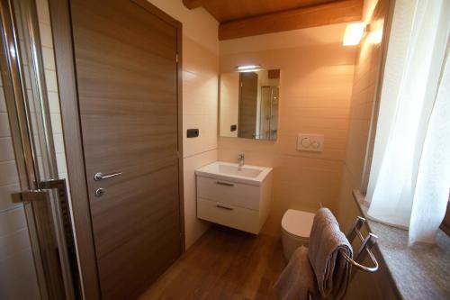 Kúpeľňa v ubytovaní CHALETS MONGIOIE Pra di Roburent