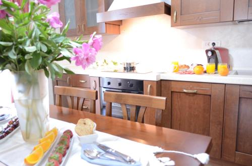 
O bucătărie sau chicinetă la Apartamente Luxury Homes Ovidiu
