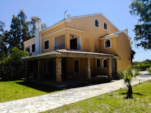 Το κτήριο όπου στεγάζεται  η παραθεριστική κατοικία
