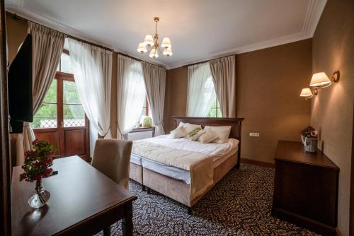 מיטה או מיטות בחדר ב-Willa Filiks Restauracja & Pokoje