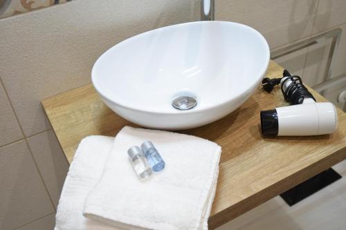 a bathroom with a sink and a white sink at B&B La Focara in Novoli