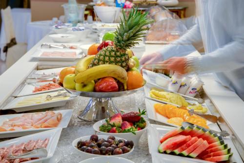 ホテルの敷地内または近くでの食事または食べ物