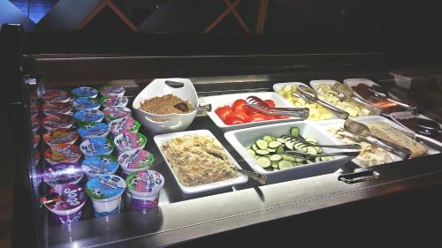 ホテルの敷地内または近くでの食事または食べ物