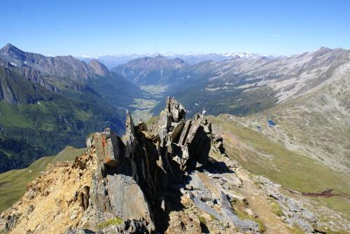 a view of a rocky mountain with mountains in the background at Unterbergerhof in Val di Vizze