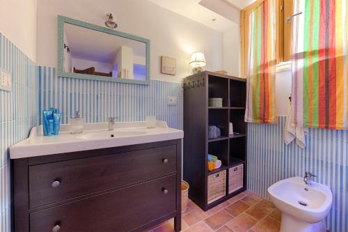 A bathroom at Toscana da Sogno a Villa Allegria