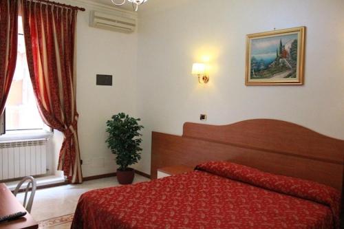 Säng eller sängar i ett rum på Hotel Euro Quiris