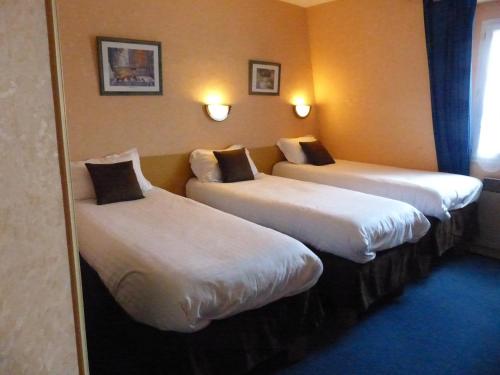 a hotel room with two beds in a room at Belle Epoque in Chinon