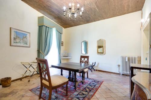 Et sittehjørne på Castello Di Caccuri Suites