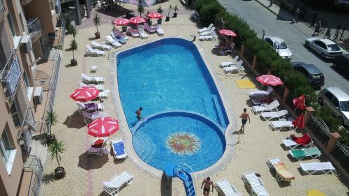 Výhled na bazén z ubytování VP Black Sea nebo okolí