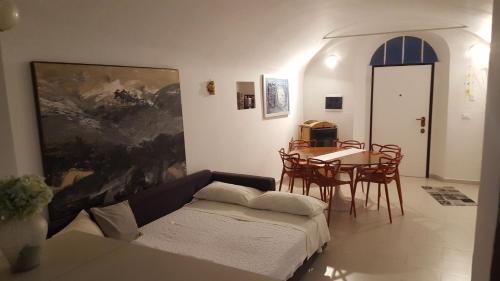a living room with a couch and a table at Mare E Monti Di Simonetta in Spotorno