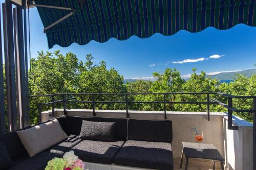 Deluxe Sea View Apartment Mate Balote