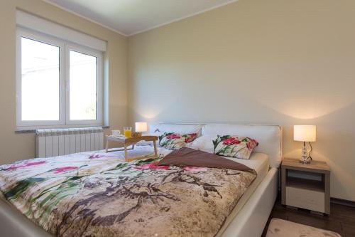 Posteľ alebo postele v izbe v ubytovaní Deluxe Sea View Apartment Mate Balote
