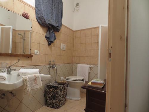 a bathroom with a white toilet and a sink at Casa Elvira in Baratili San Pietro