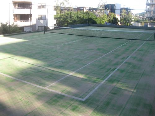 a tennis court with two tennis courts at Fairthorpe Apartments in Brisbane