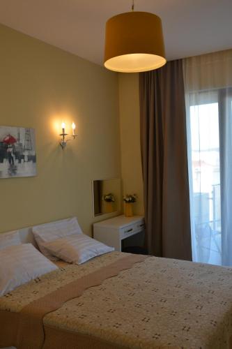 Postel nebo postele na pokoji v ubytování Ameri Plaza Natalia's Apartment