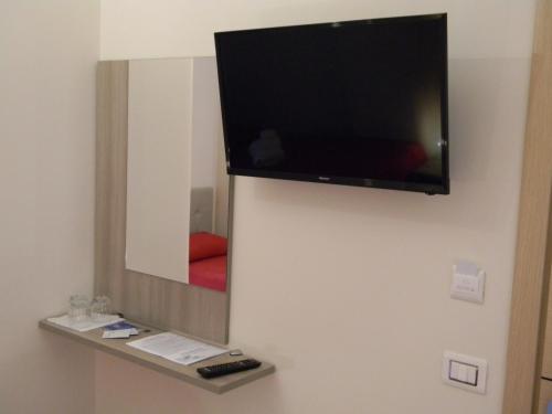 Una televisión o centro de entretenimiento en Tropeacentro