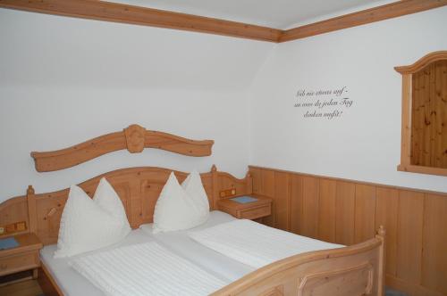 Een bed of bedden in een kamer bij Gasthof Rüscher