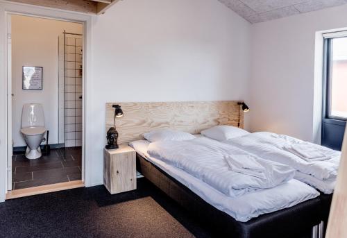Postelja oz. postelje v sobi nastanitve Guesthouse Klitmøller